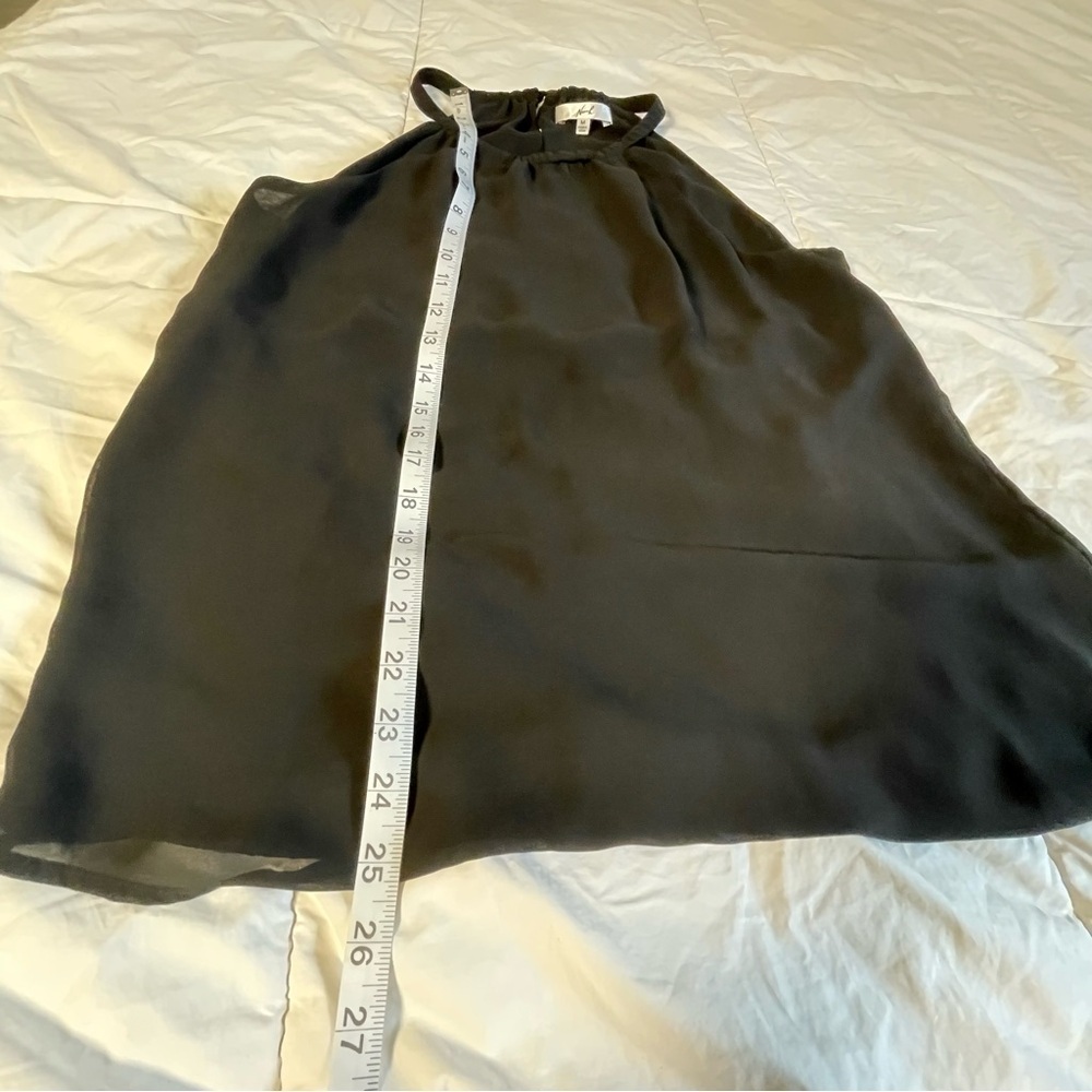 Black Sleeveless Tank Top with Minimalist Design Size M - Picture 5 of 9